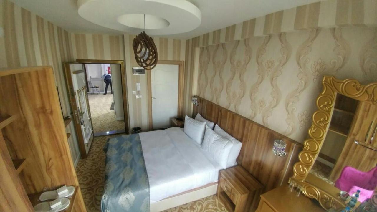 Crystall Hotel Van Extérieur photo