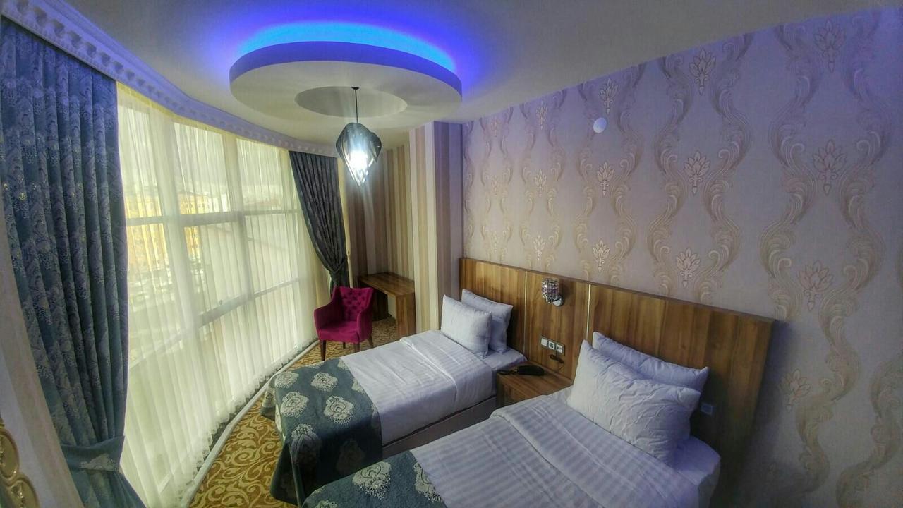 Crystall Hotel Van Extérieur photo