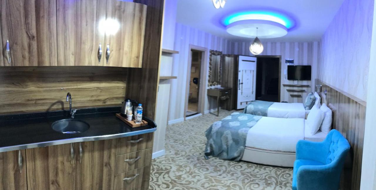 Crystall Hotel Van Extérieur photo