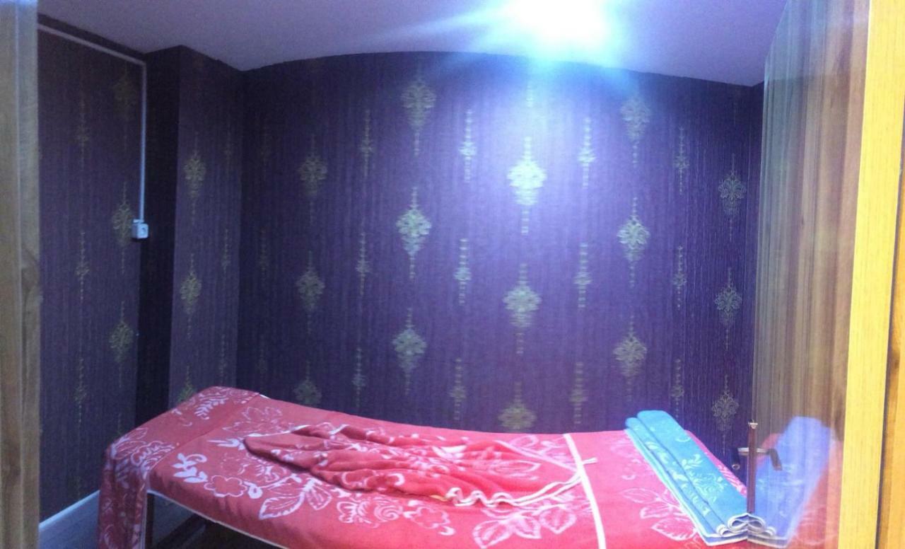 Crystall Hotel Van Extérieur photo